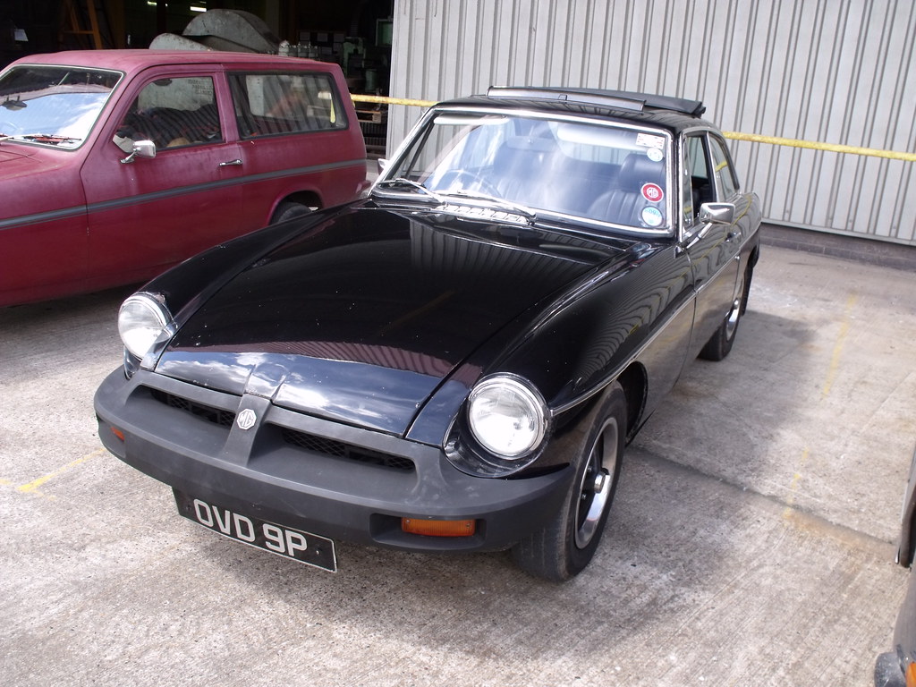 Centre des collections du musée - 25 Dollman Street - MGB GT 1976